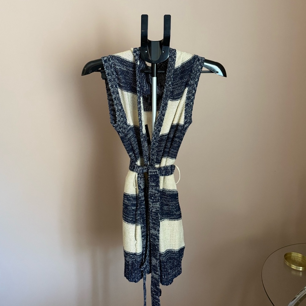 NWT 2b Bebe Navy and Cream Knit Tie Sweater Vest
